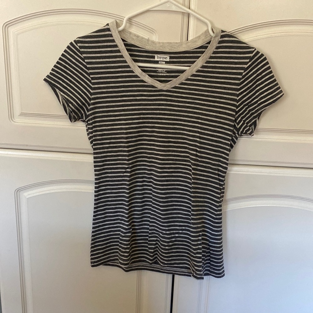 Size Small Hype Striped V-Neck